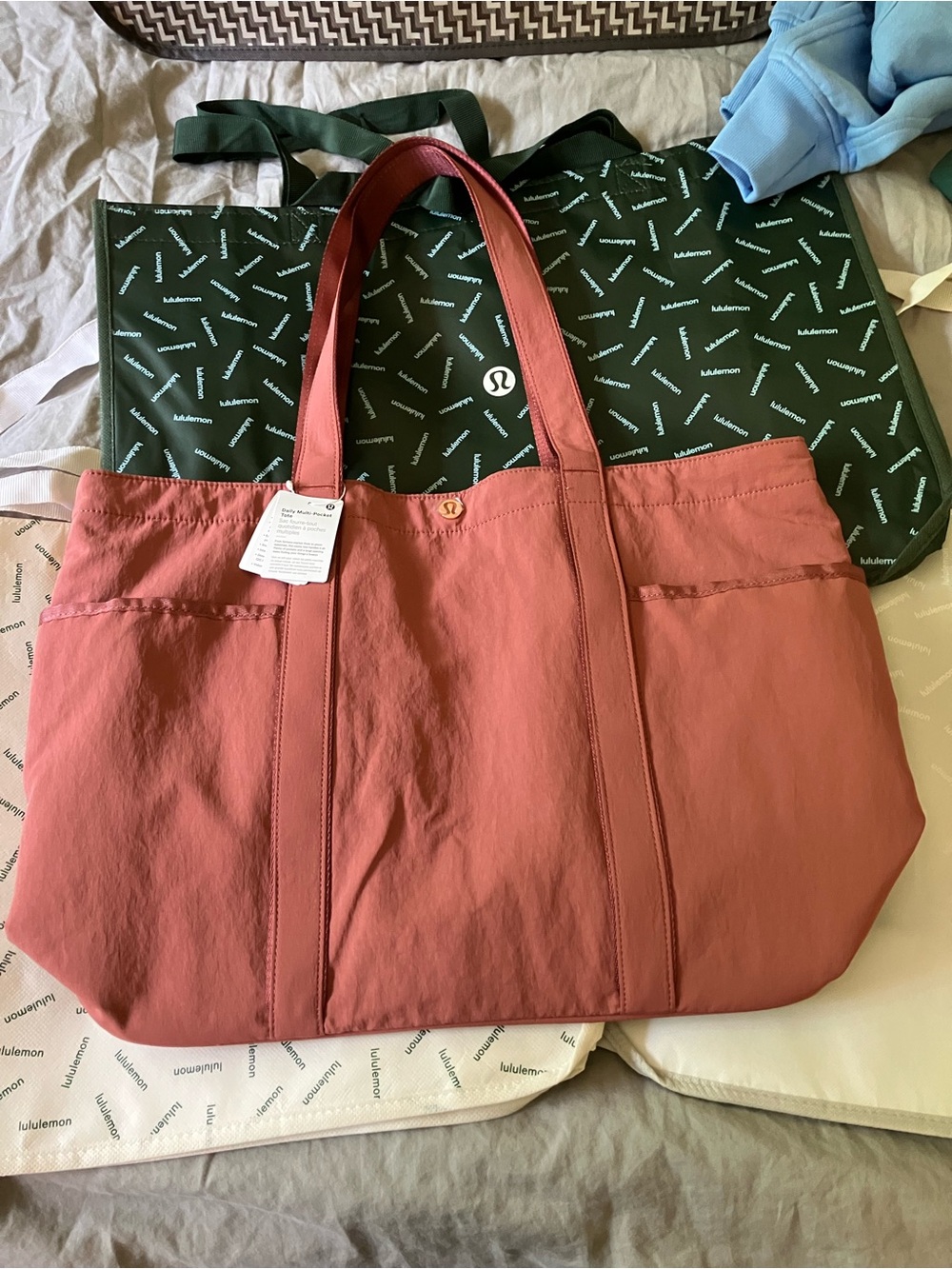 NWT Lululemon Multi-Pocket Tote, 20 L, Dusk/Rose Gold